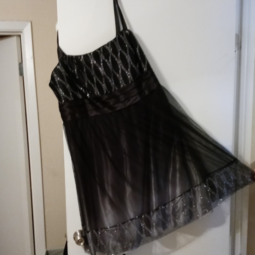 Formal dress - Picture 1 of 1